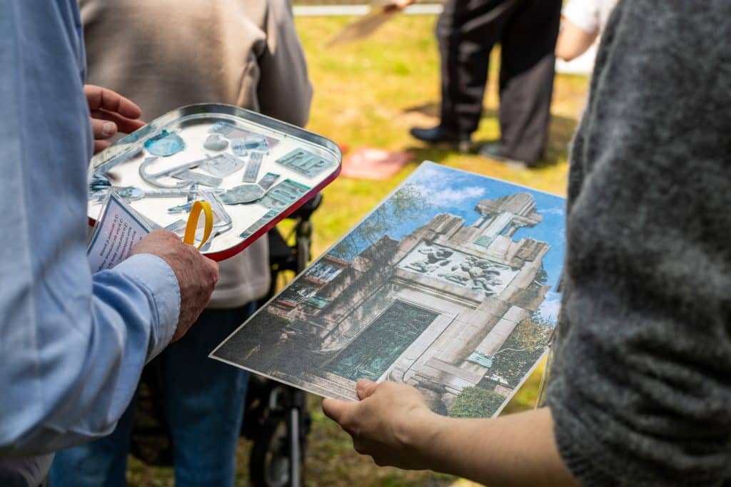 détail d'un outil pédagogique pour la découverte du patrimoine funéraire